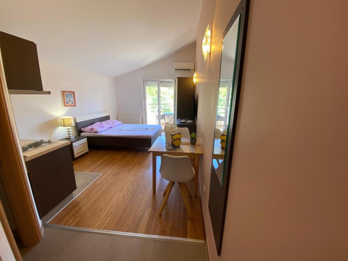 Apartments San Monte โปดสตรานา ภายนอก รูปภาพ