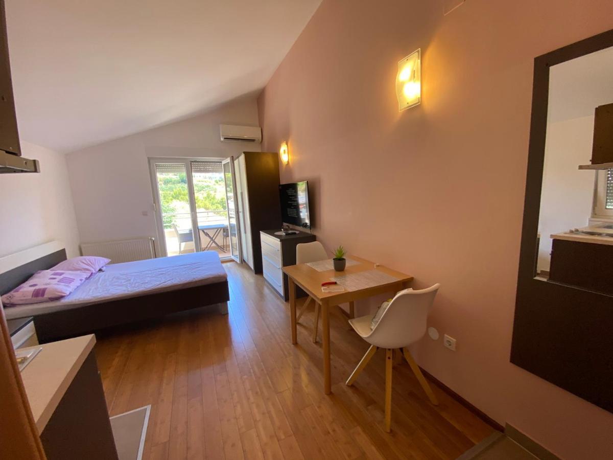 Apartments San Monte โปดสตรานา ภายนอก รูปภาพ