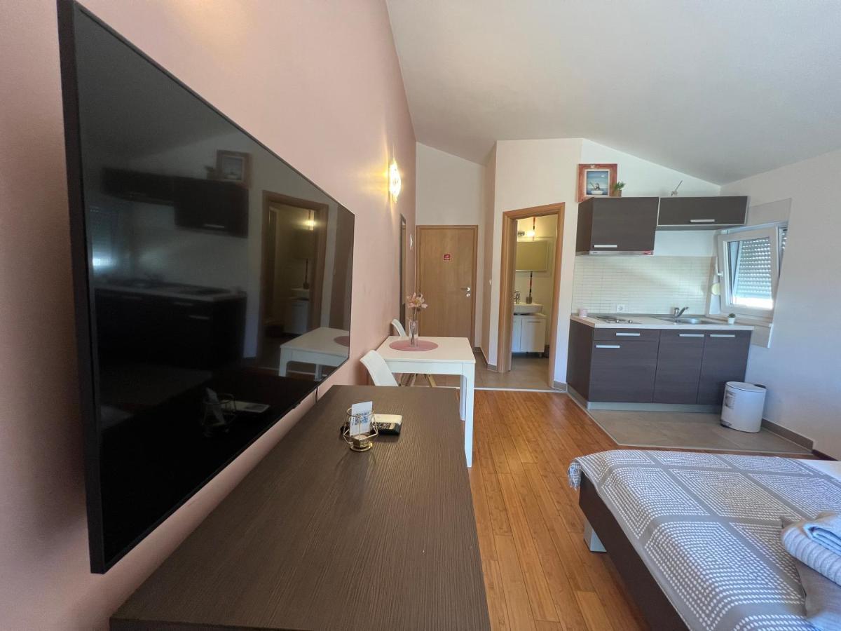 Apartments San Monte โปดสตรานา ภายนอก รูปภาพ