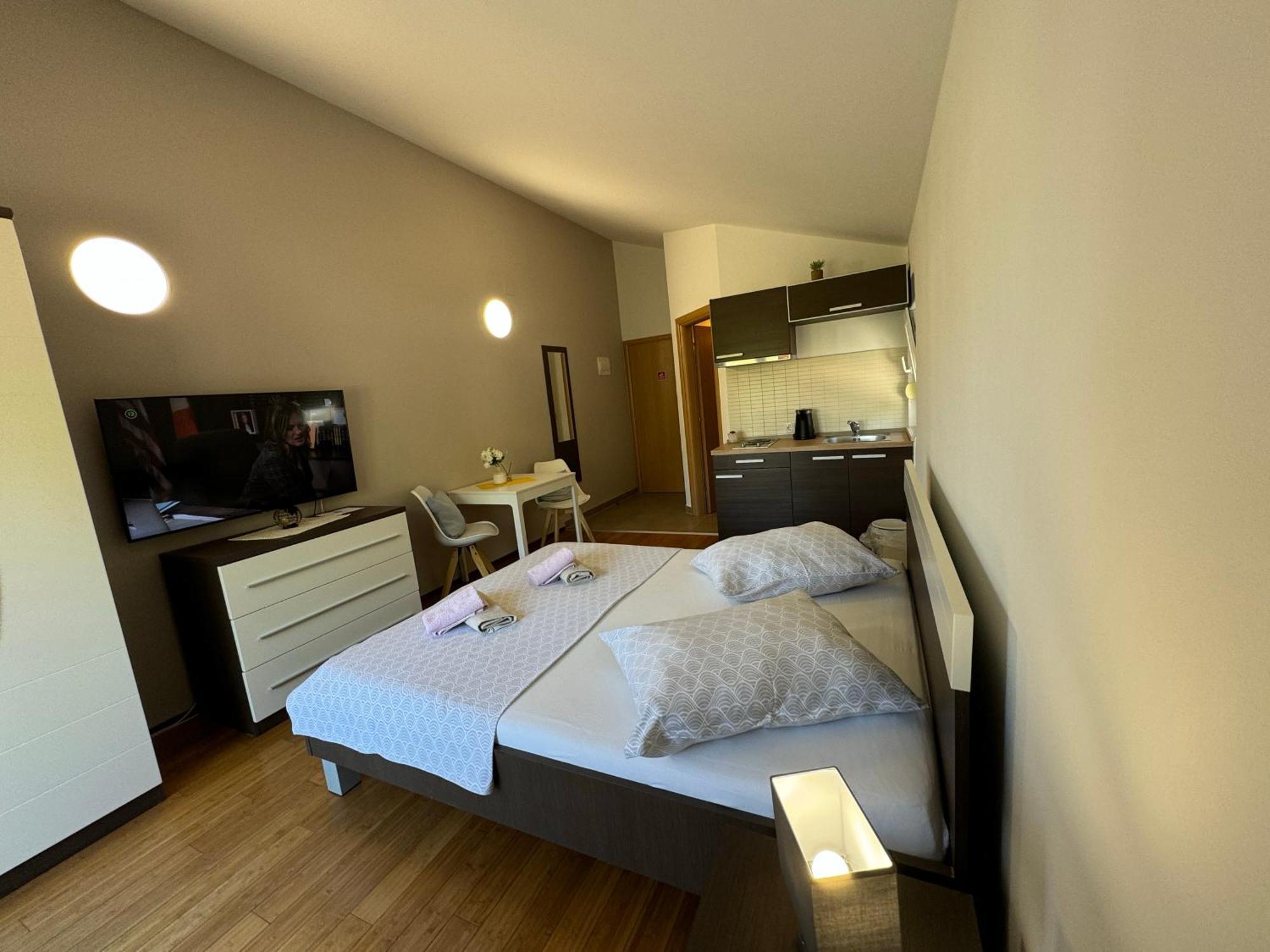 Apartments San Monte โปดสตรานา ภายนอก รูปภาพ