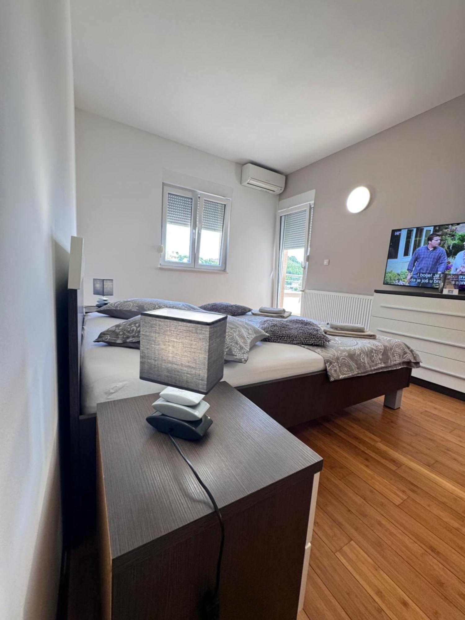 Apartments San Monte โปดสตรานา ภายนอก รูปภาพ