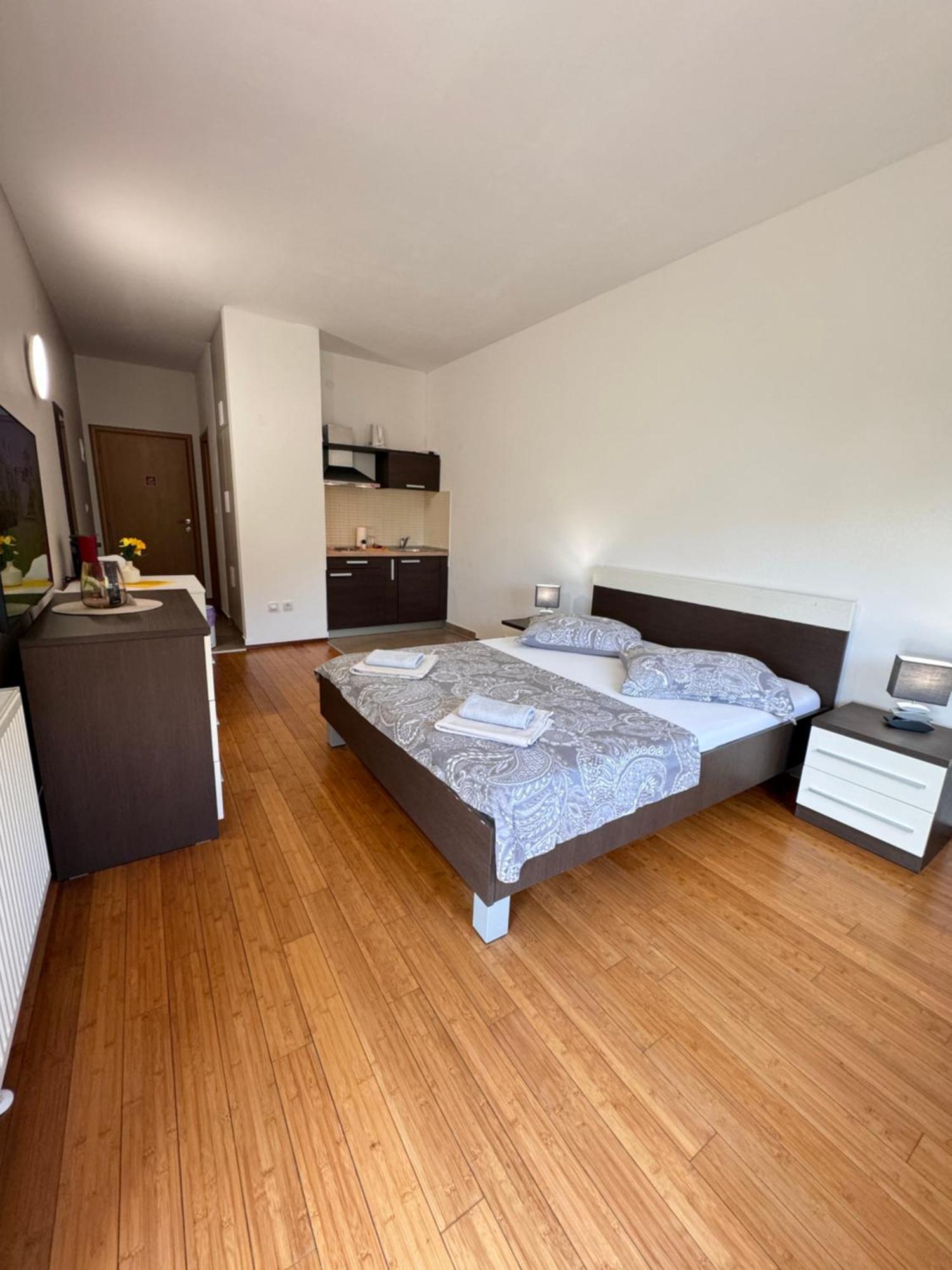 Apartments San Monte โปดสตรานา ภายนอก รูปภาพ